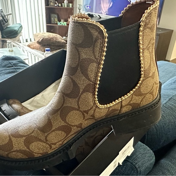 Coach signature leather levy sig bootie size 7 - Picture 3 of 3